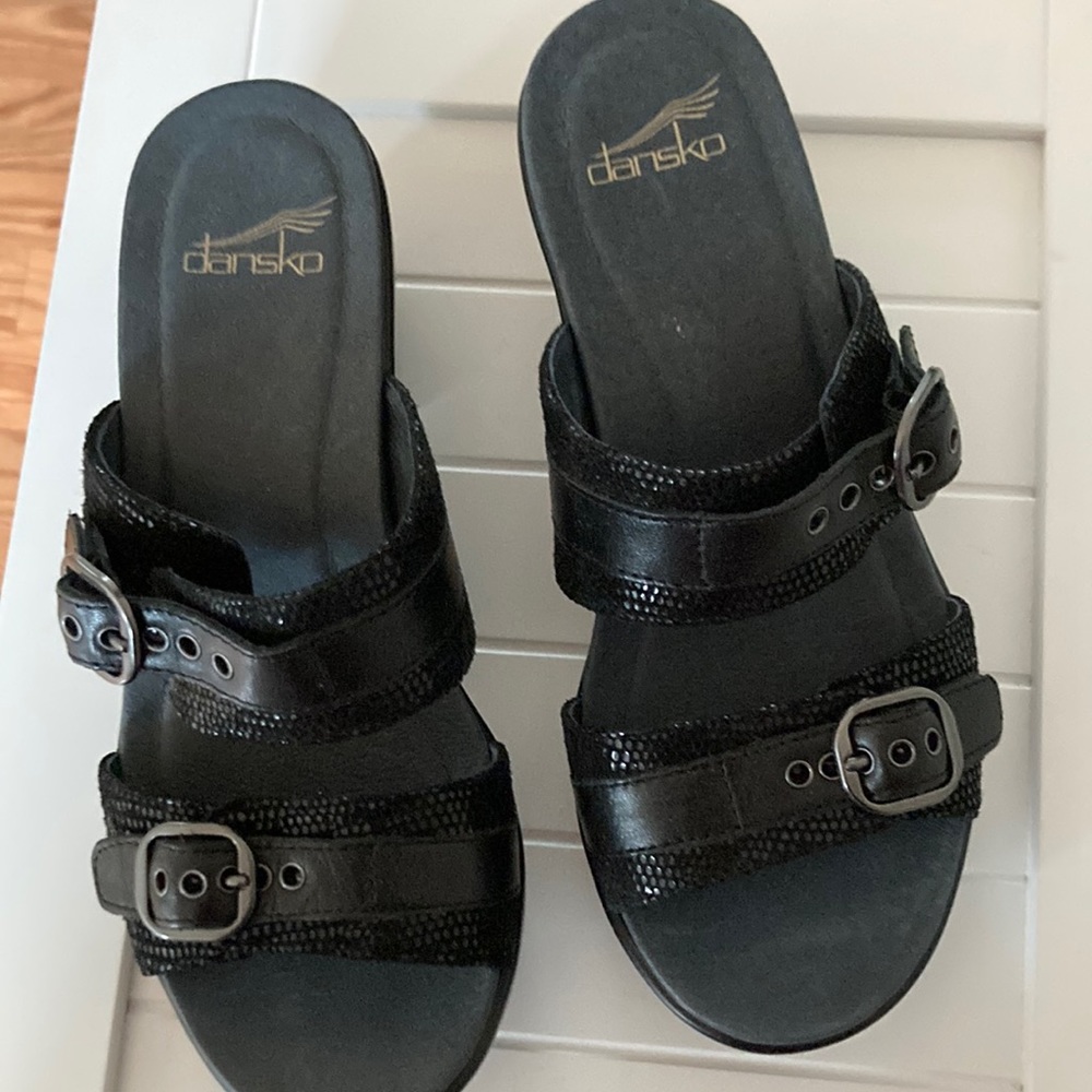 Adorable Dansko sandals size 7